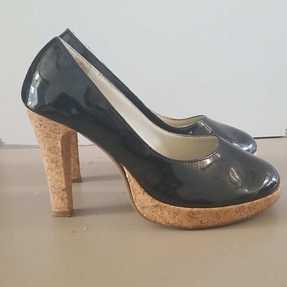 3/$25 Black patent pumps with faux cork base